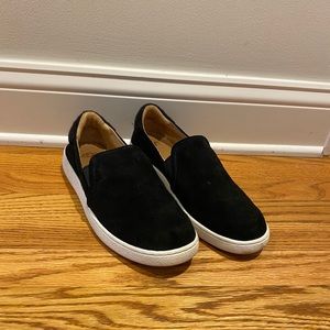 WOMEN’S Black Ugg Flats